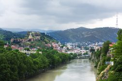 levné akční letenky Gruzie Tbilisi