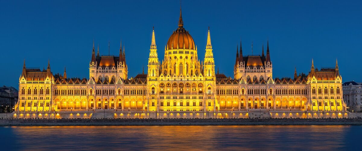 Letenky do Budapešti – budova parlamentu na Dunaji